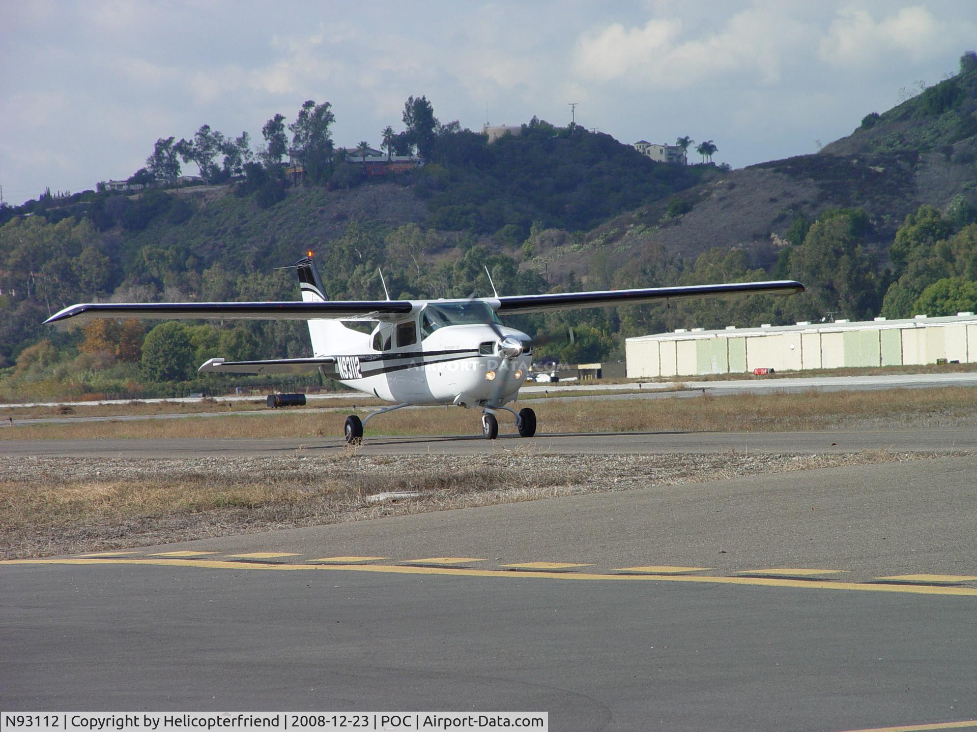 N93112, 1974 Cessna 210L Centurion C/N 21060267, Taxiing for take off at Brackett