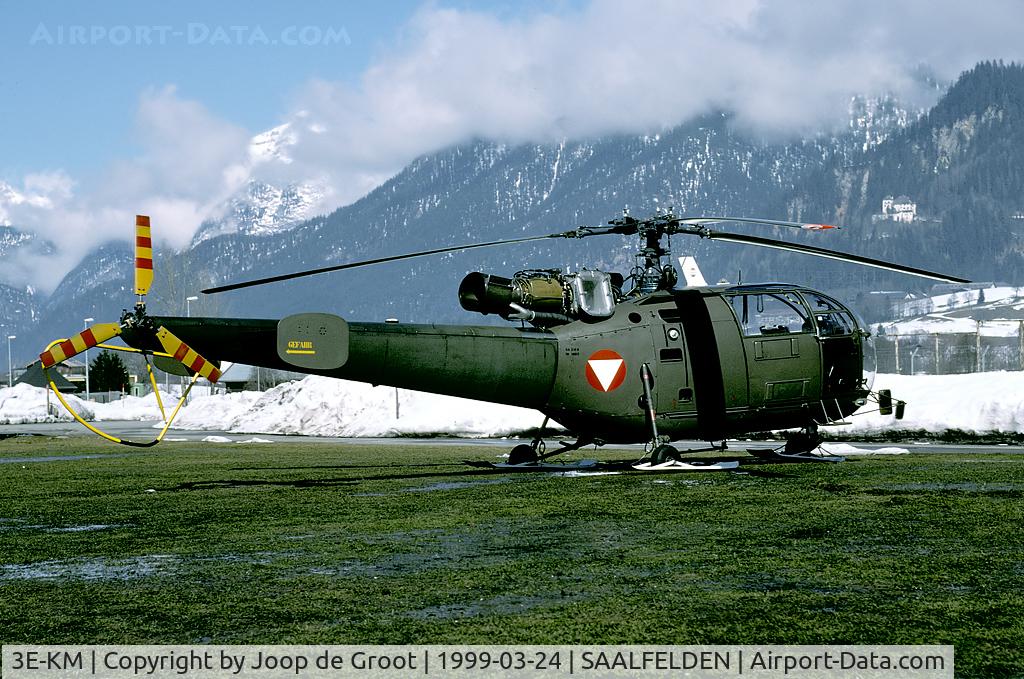 3E-KM, Aérospatiale SA-316B Alouette III C/N 1985, Waiting at the soaked football pitch at the local barracks.