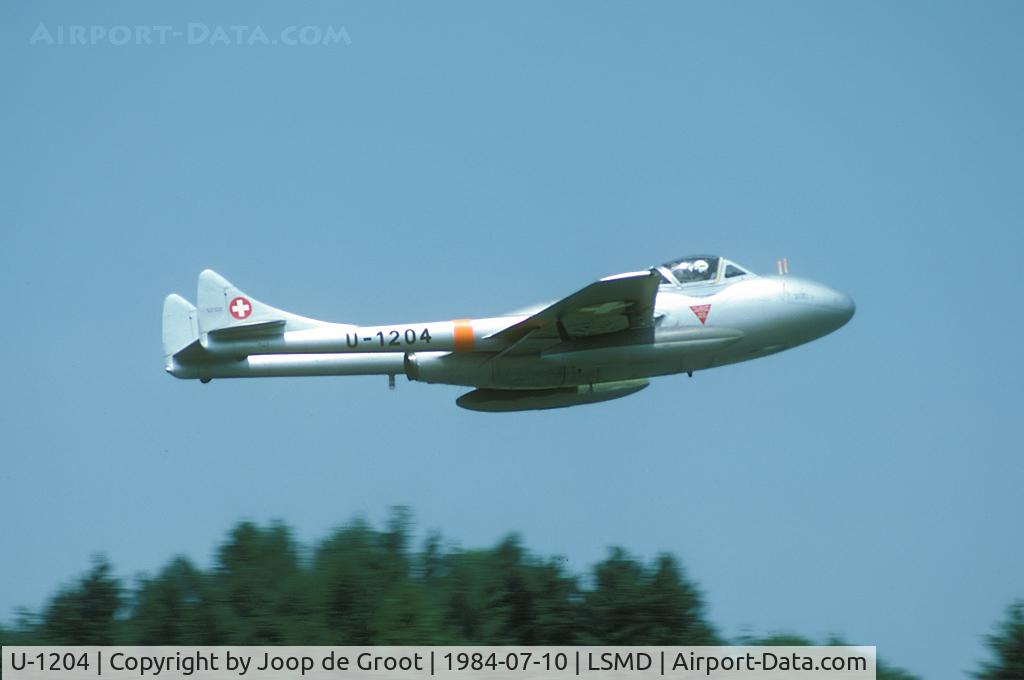 U-1204, De Havilland (F+W Emmen) Vampire T55 (DH-115) C/N 864, Full throttle take of and at the end of the runway the aircraft is this high. Slightly underpowered to modern standards..?