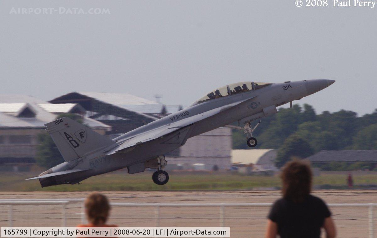 165799, Boeing F/A-18F Super Hornet C/N 1529/F025, The Super Hornet Demo Team getting airborne, and fast