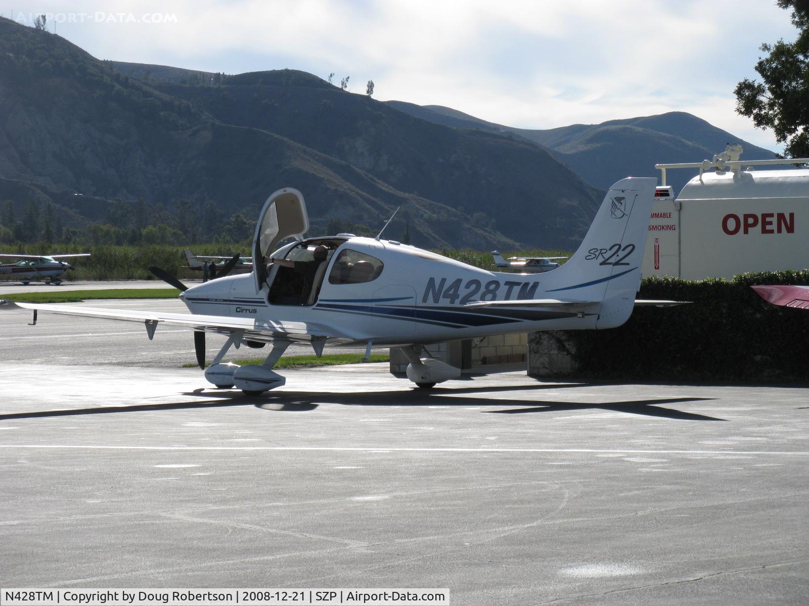 N428TM, 2002 Cirrus SR22 C/N 0167, 2002 Cirrus SR22, Continental IO-550-N 310 Hp, refueling