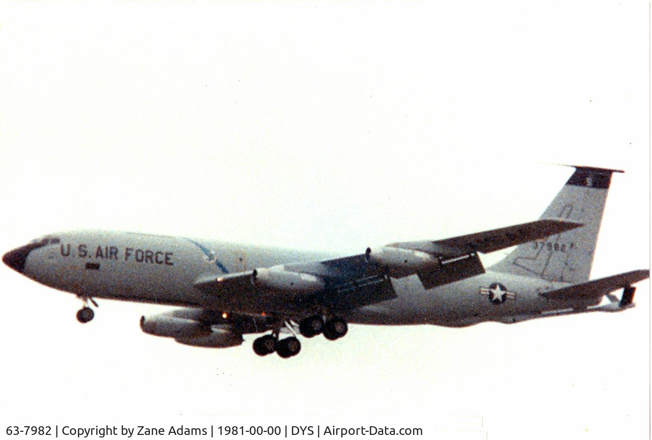63-7982, 1963 Boeing KC-135A Stratotanker C/N 18599, KC-135 on final at Dyess AFB