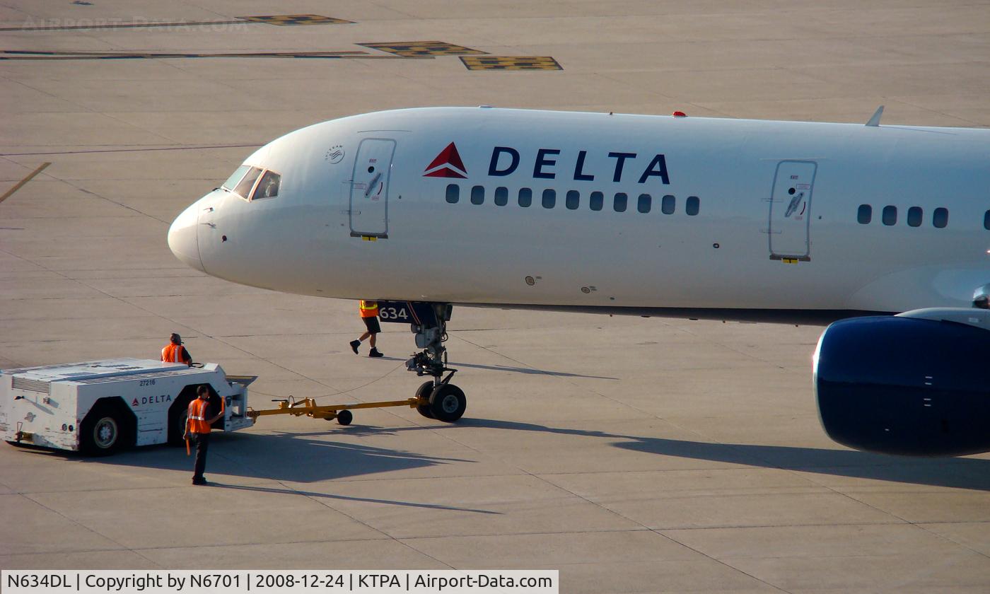 N634DL, 1988 Boeing 757-232 C/N 23615, Delta 757 Pushback action at TPA