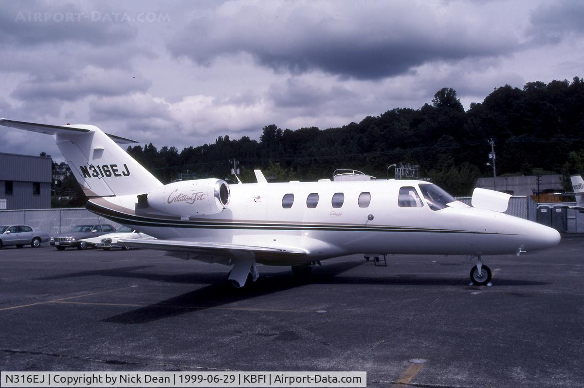 N316EJ, 1999 Cessna 525 Citation Jet C/N 525-0316, KBFI