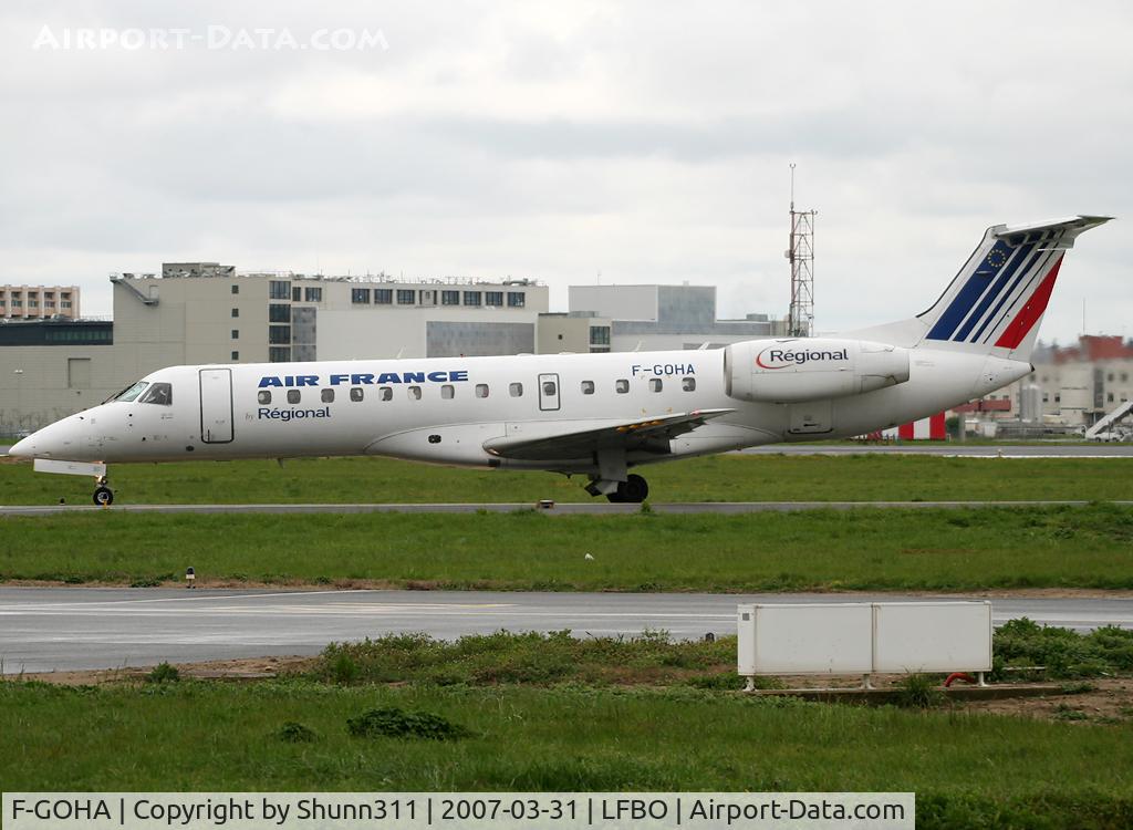 F-GOHA, 2000 Embraer ERJ-135ER (EMB-135ER) C/N 145189, Rolling holding point rwy 32R for departure...
