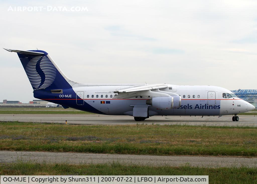 OO-MJE, 1991 British Aerospace BAe.146-200 C/N E2192, Lining up rwy 14L for departure