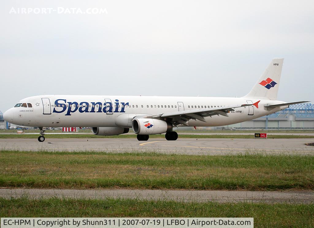 EC-HPM, 2000 Airbus A321-231 C/N 1276, Rolling to the terminal...