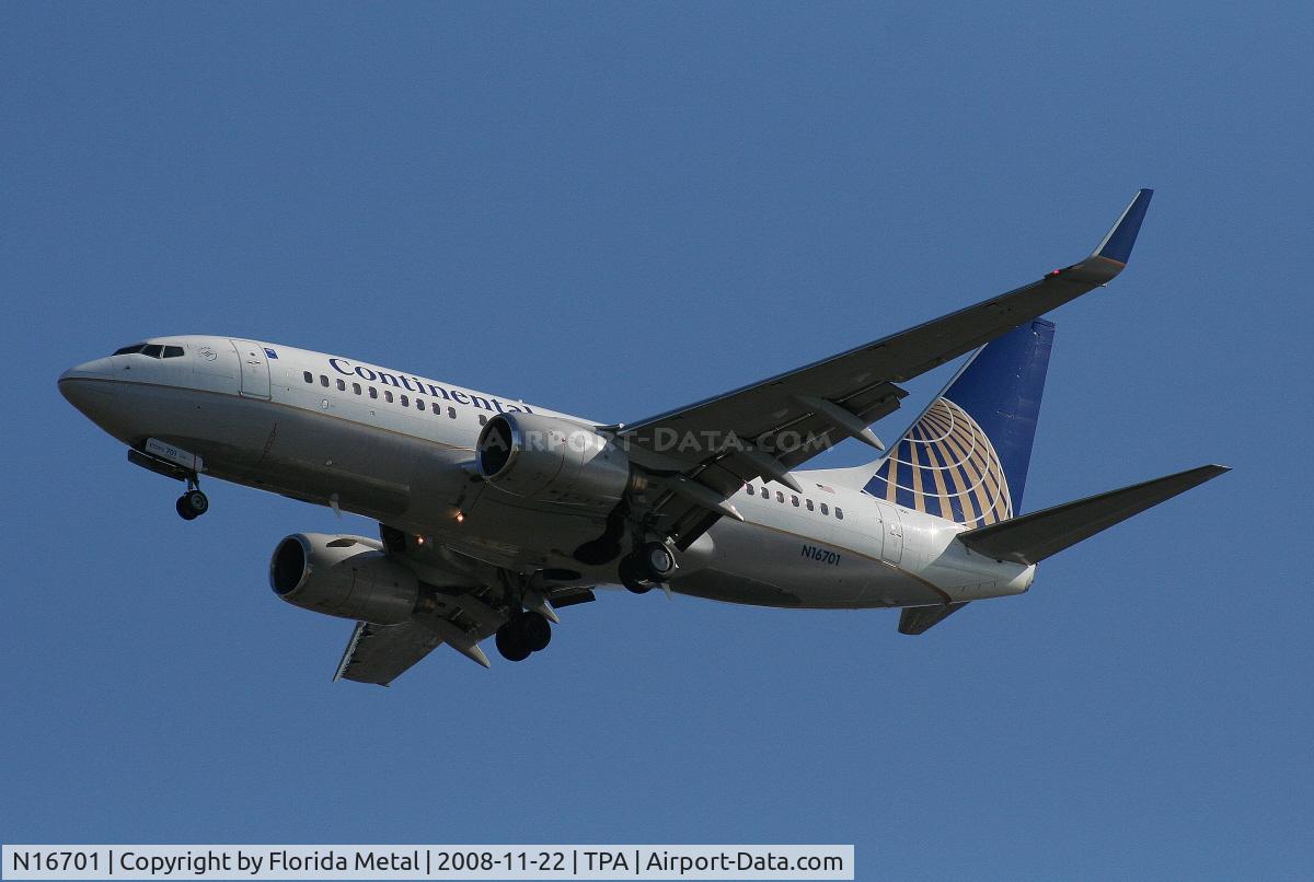 N16701, 1998 Boeing 737-724 C/N 28762, Continental 737-700