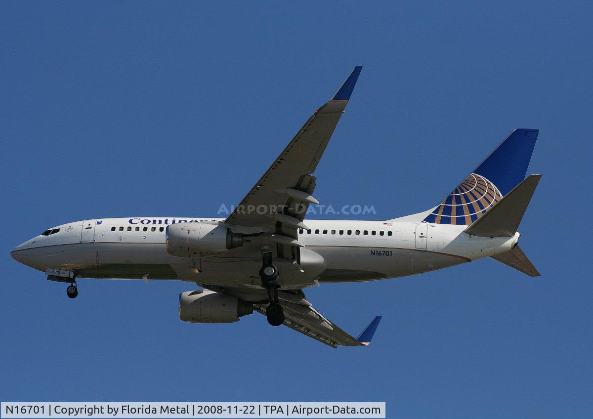 N16701, 1998 Boeing 737-724 C/N 28762, Continental 737-700