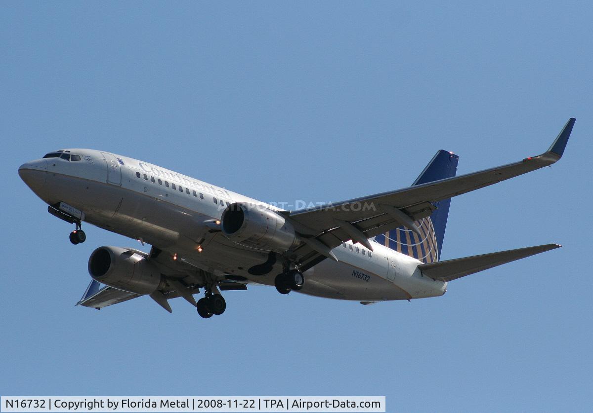 N16732, 1999 Boeing 737-724 C/N 28948, Continental 737-700