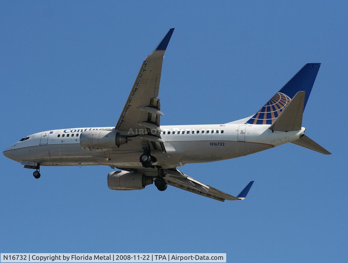N16732, 1999 Boeing 737-724 C/N 28948, Continental 737-700