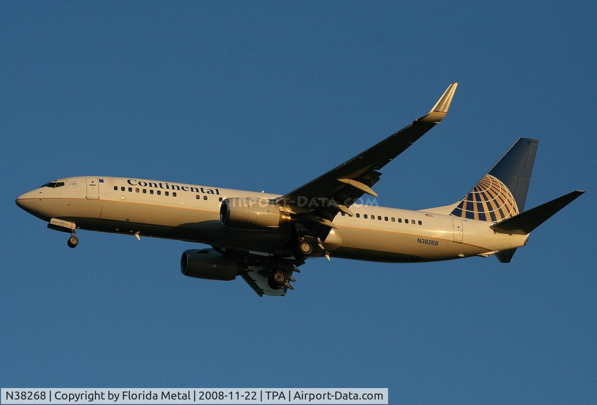 N38268, 2001 Boeing 737-824 C/N 31587, Continental 737-800