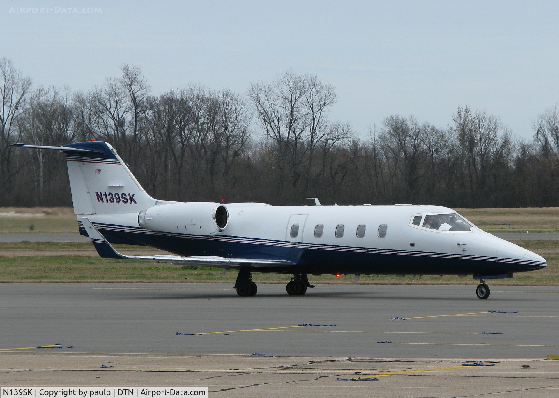 N139SK, 1983 Gates Learjet 55 C/N 082, Taxiing at Downtown Shreveport.