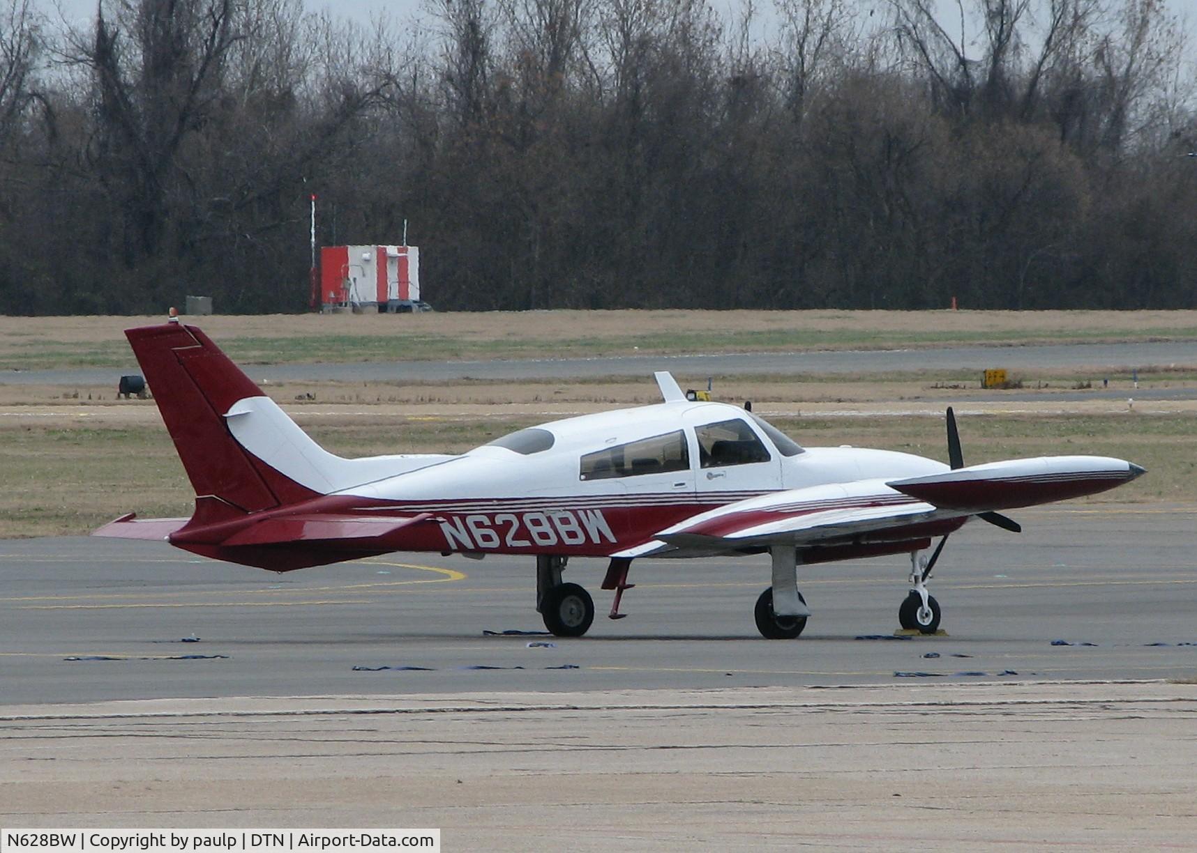 N628BW, 1975 Cessna 310R C/N 310R0682, Parked at Downtown Shreveport.