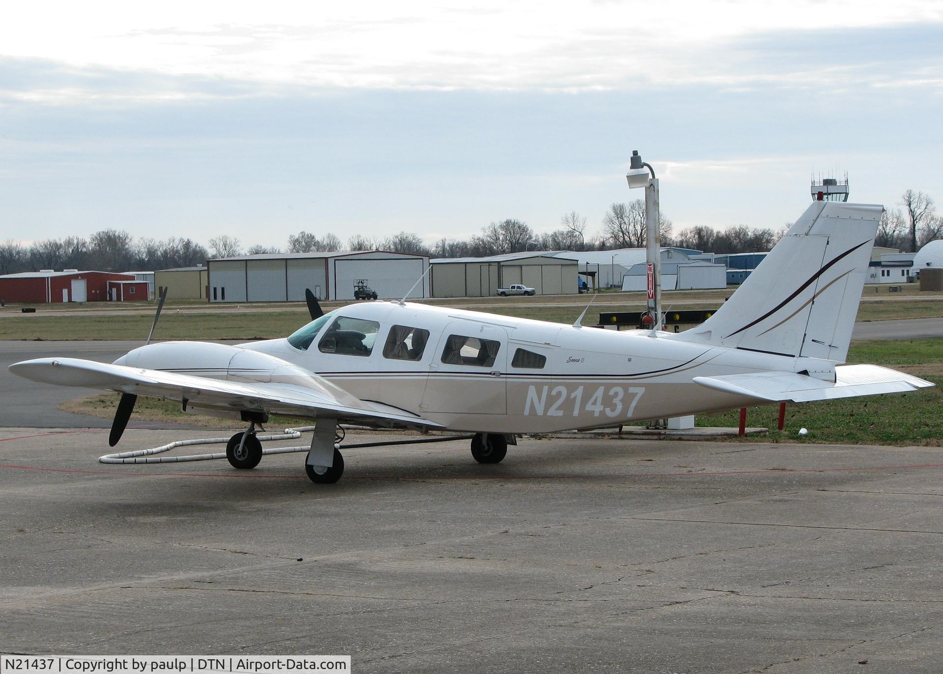 N21437, 1978 Piper PA-34-200T C/N 34-7870436, Getting some fuel at the Downtown Shreveport airport.
