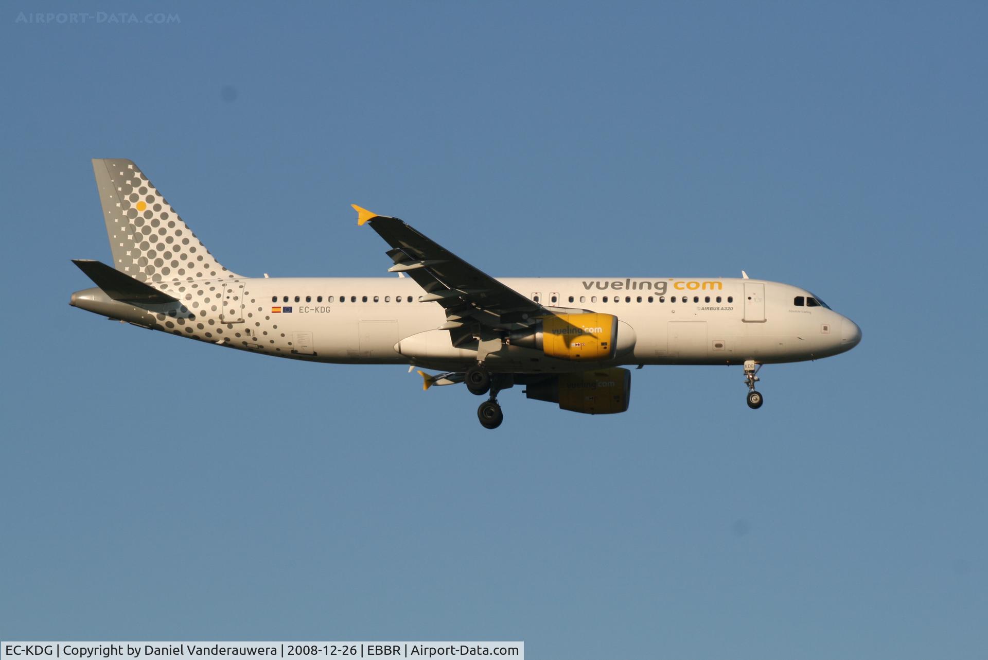 EC-KDG, 2007 Airbus A320-214 C/N 3095, arrival of flight VY7060 to rwy 02