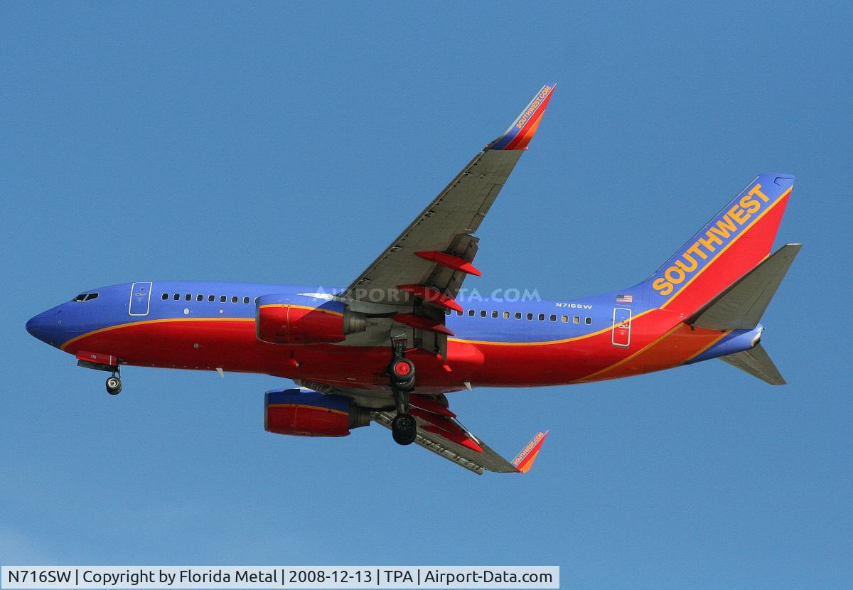 N716SW, 1998 Boeing 737-7H4 C/N 27850, Southwest 737-700