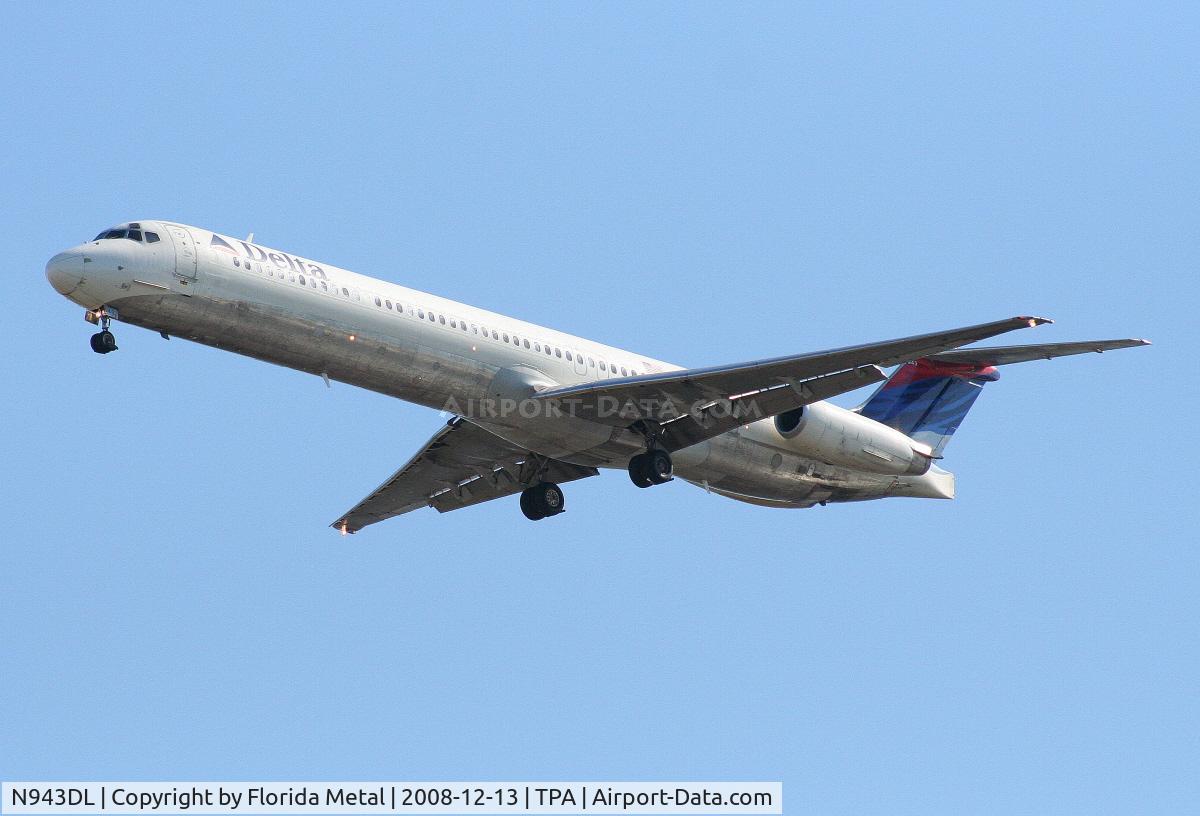 N943DL, 1989 McDonnell Douglas MD-88 C/N 49816, Delta MD-88