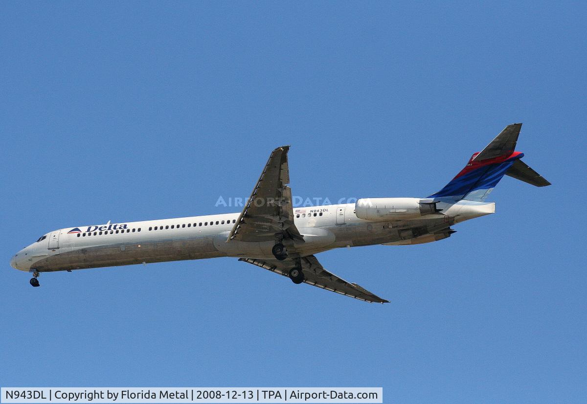 N943DL, 1989 McDonnell Douglas MD-88 C/N 49816, Delta MD-88
