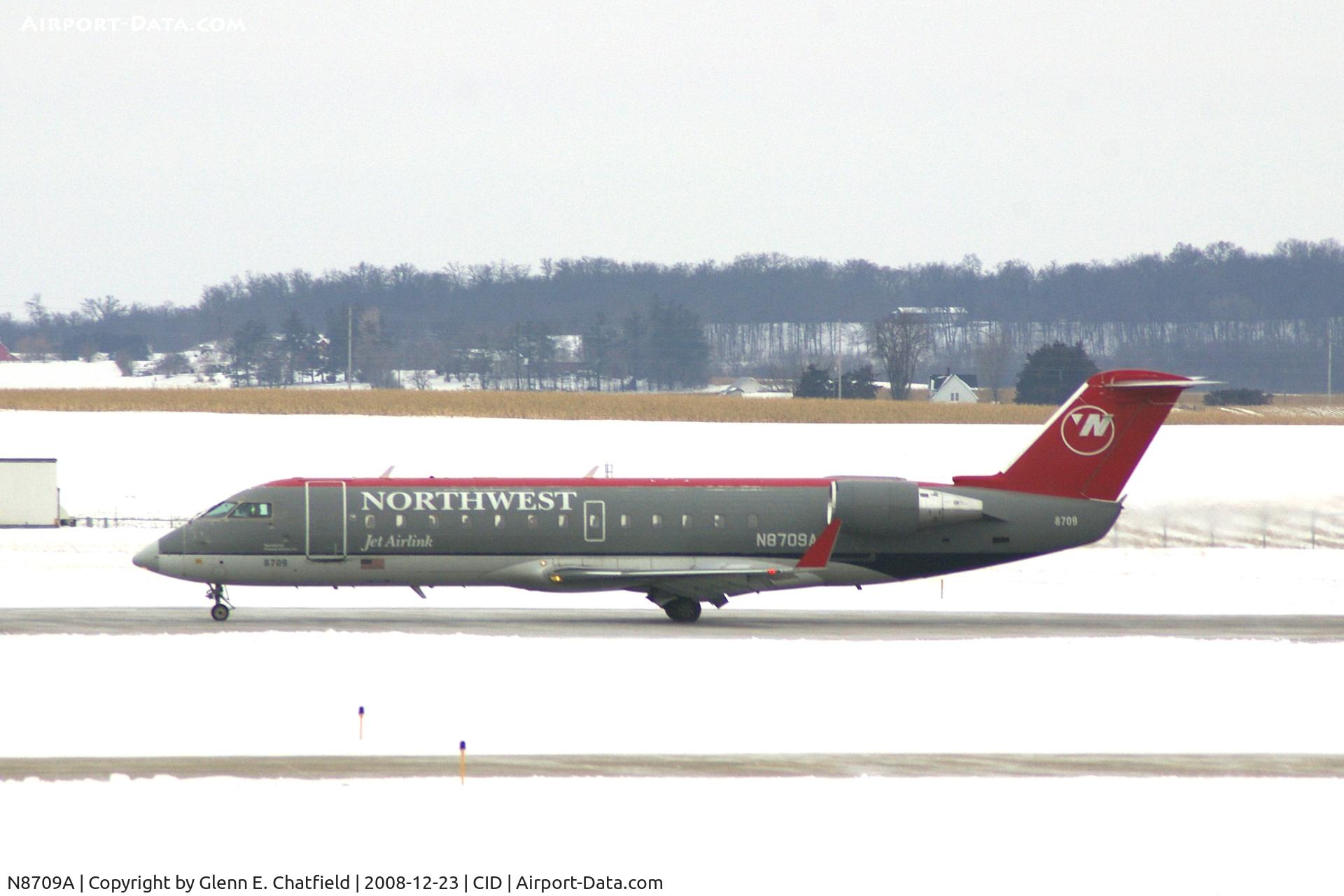 N8709A, 2002 Bombardier CRJ-200 (CL-600-2B19) C/N 7709, Landing roll-out on Runway 9.