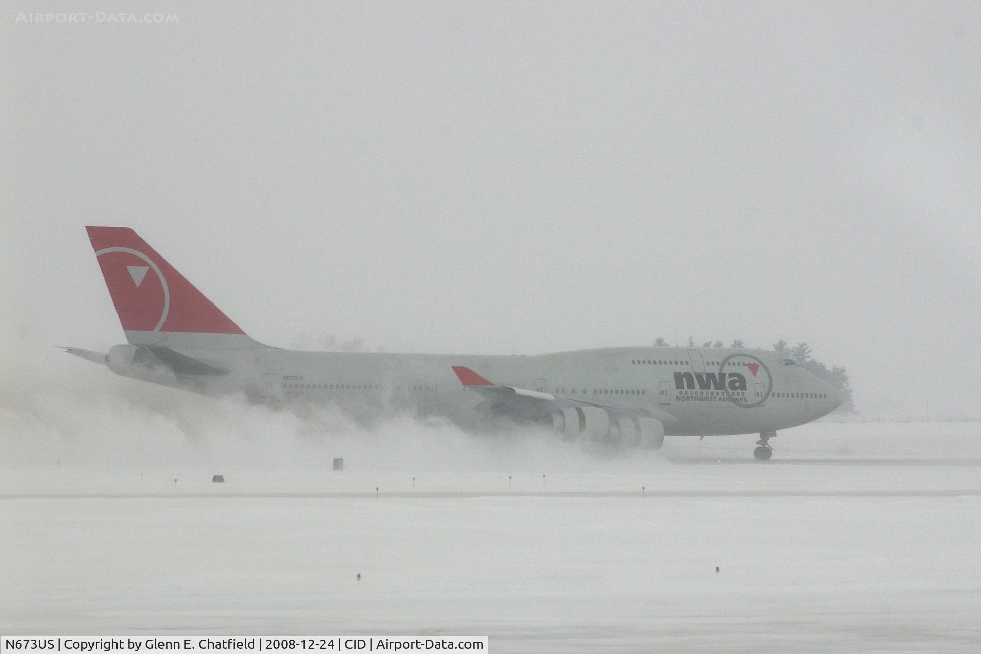 N673US, 1999 Boeing 747-451 C/N 30268, NWA9840 arriving in the snow to pick up the U of I football team.