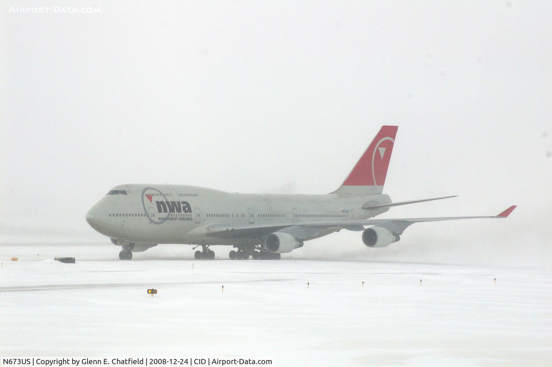 N673US, 1999 Boeing 747-451 C/N 30268, NWA9840  taxiing eastbound on Alpha to pick up the U of I football team.  Snowing with 25-30kt wind blowing snow.