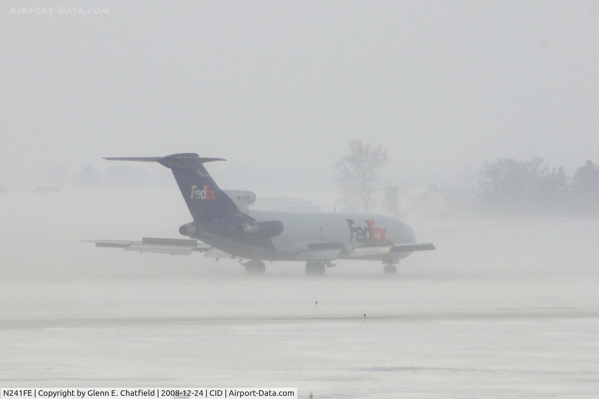 N241FE, 1975 Boeing 727-277 C/N 20979, Landing Runway 27 in the snow. wind 25-30 kts