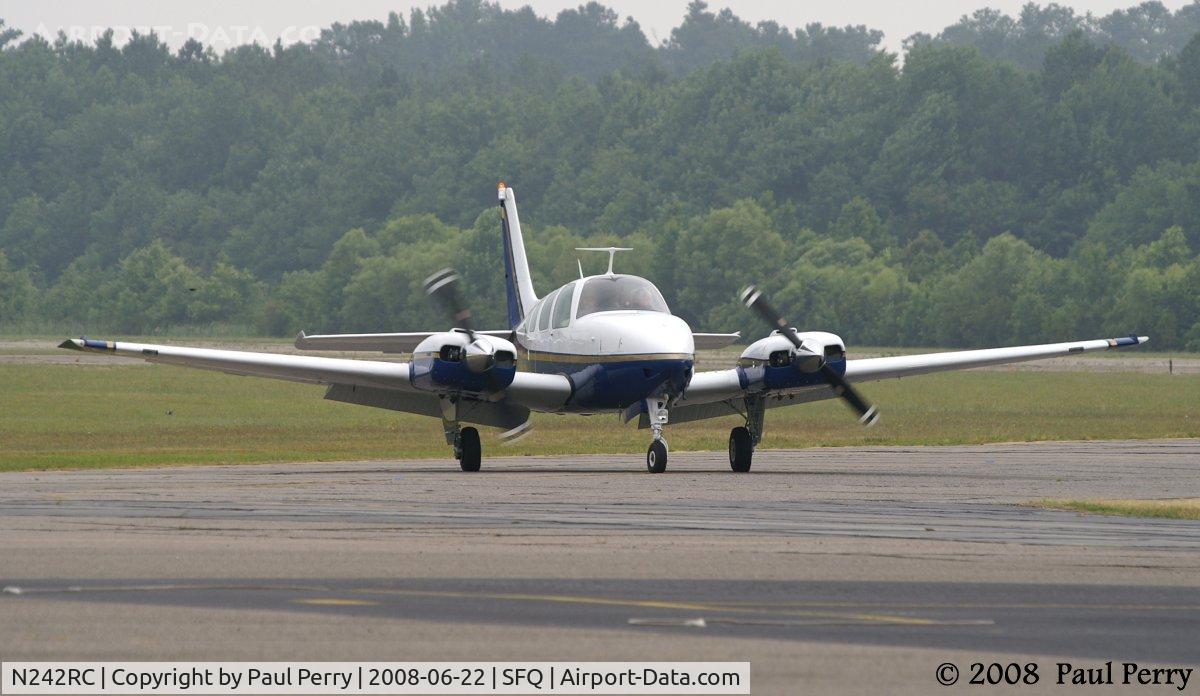 N242RC, 1972 Beech 58 Baron C/N TH-248, Baron taxiing in at Suffolk