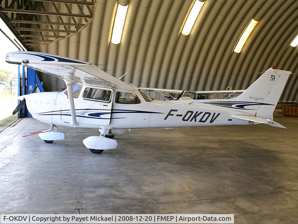 F-OKDV, 2006 Cessna 172SP C/N 172S, Shot inside hangar