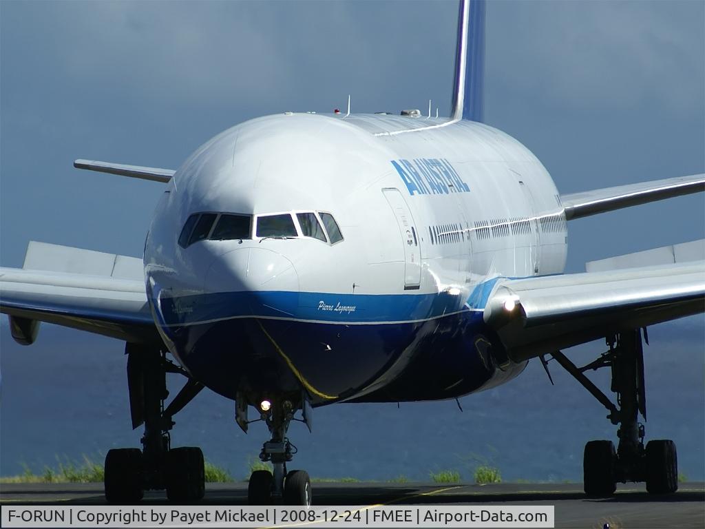 F-ORUN, 1999 Boeing 777-2Q8/ER C/N 28676, On taxi Alpha