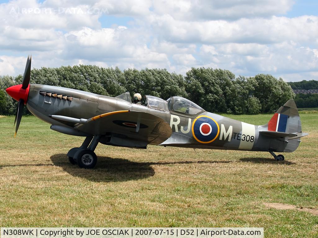 N308WK, 1945 Supermarine 361 Spitfire Tr9 C/N CBAF.4494, Leaving Geneseo.