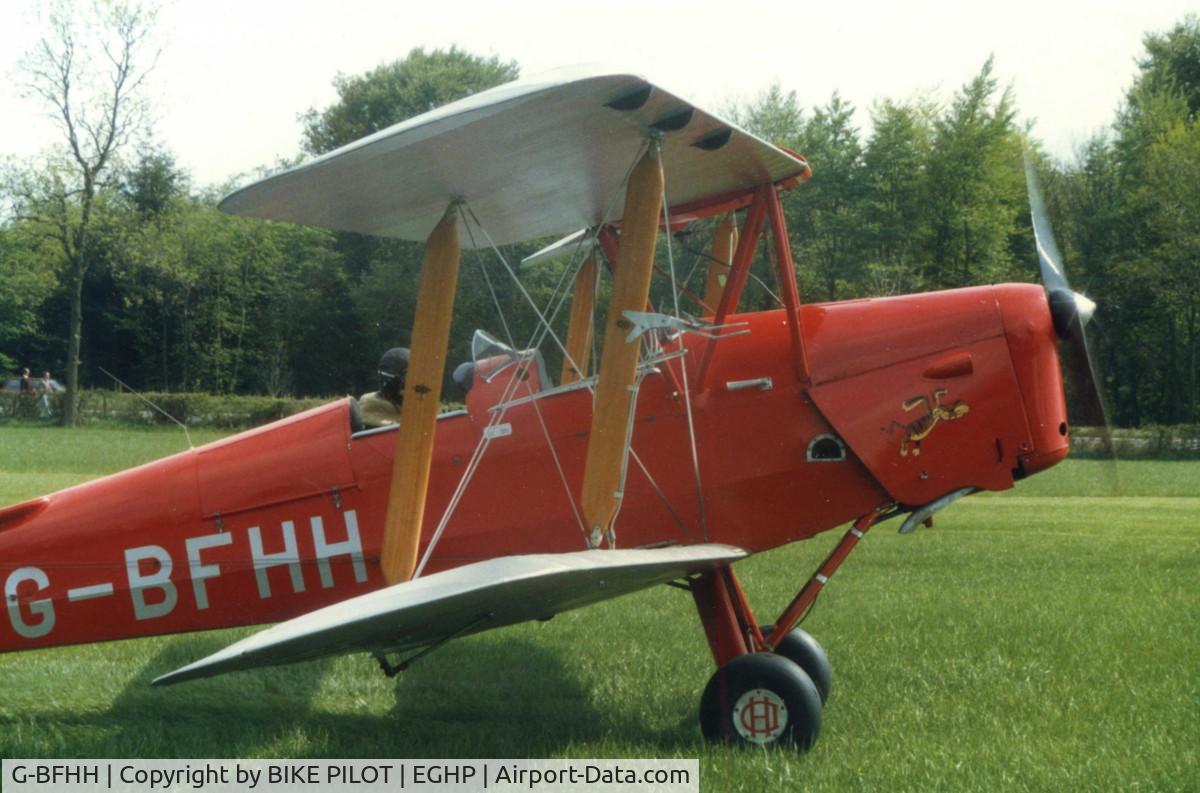 G-BFHH, 1942 De Havilland DH-82A Tiger Moth II C/N 85933, TAXYING IN AT POPHAM