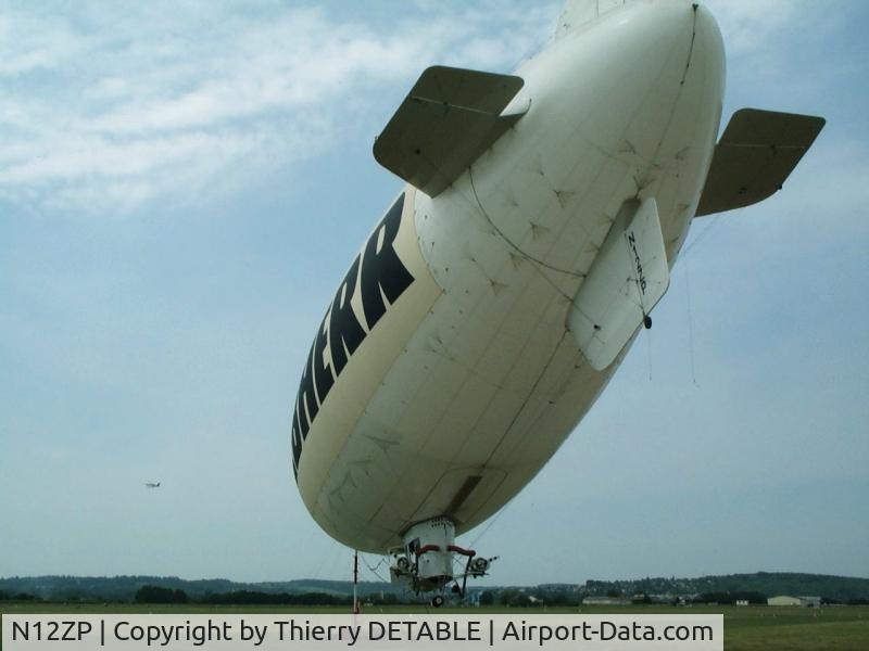 N12ZP, 1996 American Blimp Corp A-60+ C/N 012, At Meaux Airport after the PARIS AIRSHOW 2001