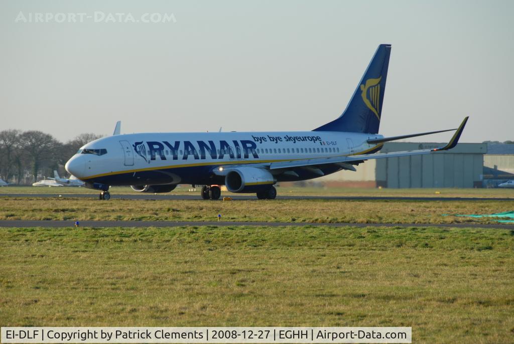 EI-DLF, 2006 Boeing 737-8AS C/N 33588, PROCEEDING TO APRON