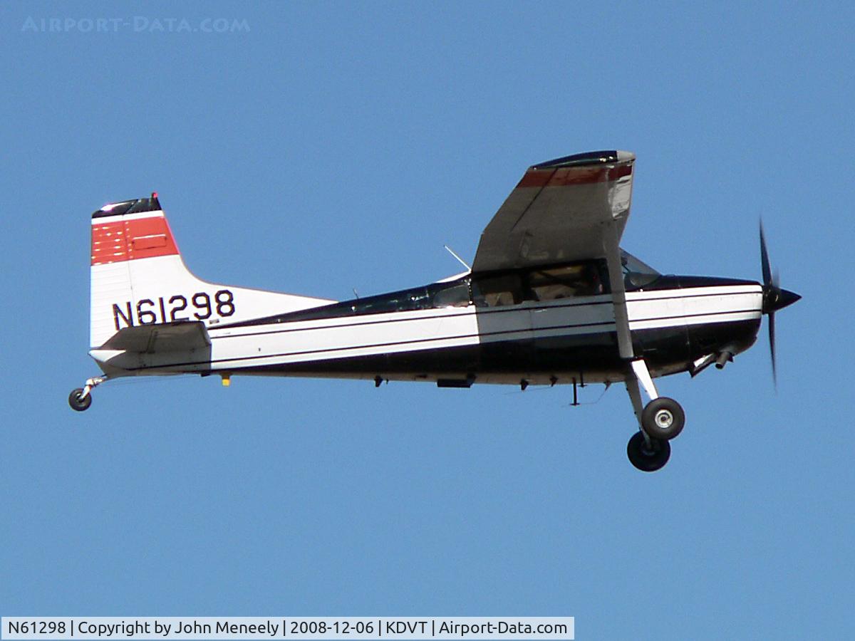 N61298, 1980 Cessna A185F Skywagon 185 C/N 18504142, just airborne out of Deer Valley