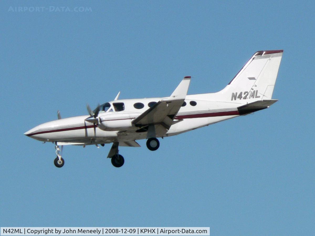 N42ML, 1979 Cessna 421C Golden Eagle C/N 421C0639, Short final for 25L at PHX