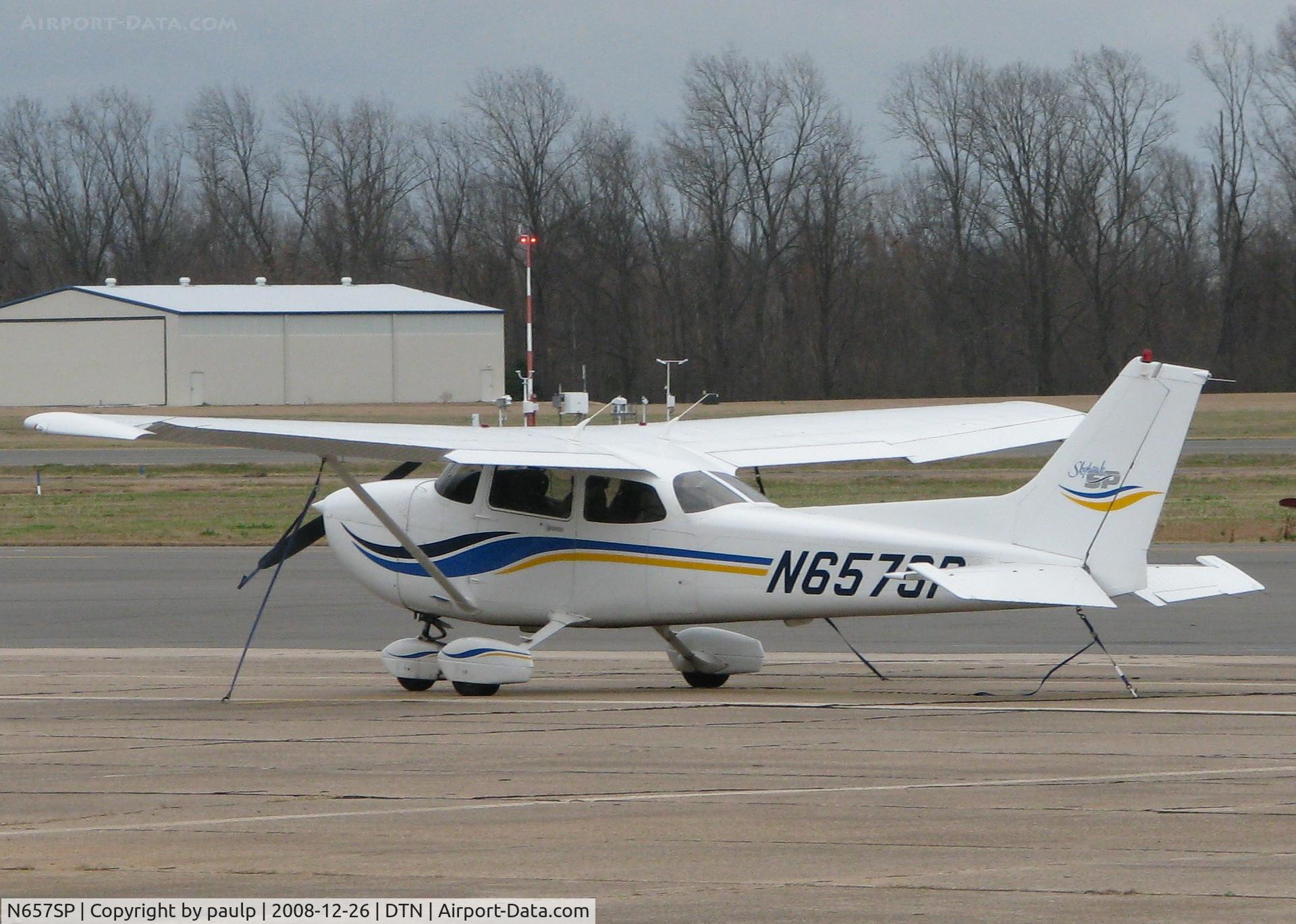 N657SP, 1998 Cessna 172S C/N 172S8062, Parked at Downtown Shreveport.