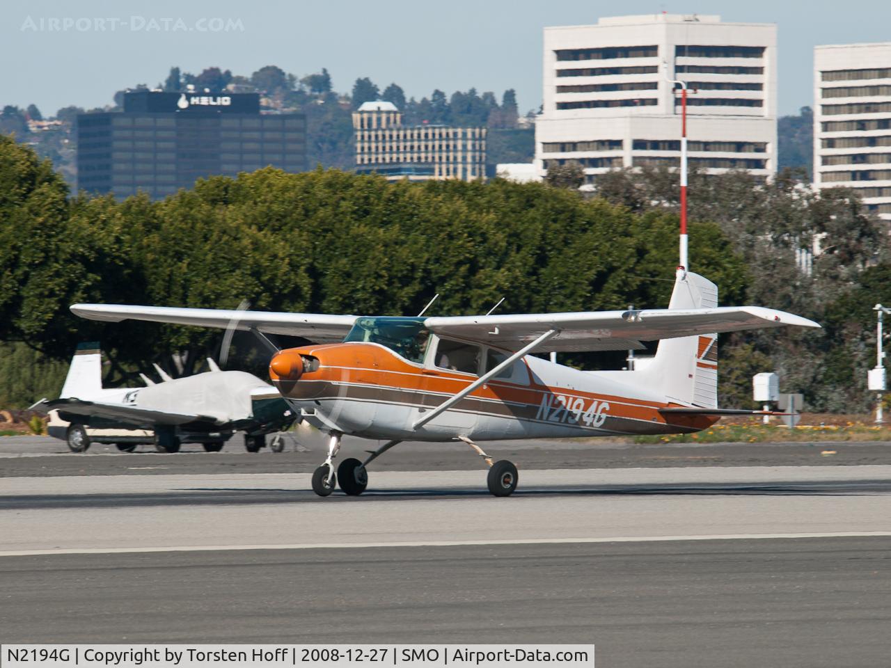N2194G, 1958 Cessna 182A Skylane C/N 51494, N2194G departing from RWY 21