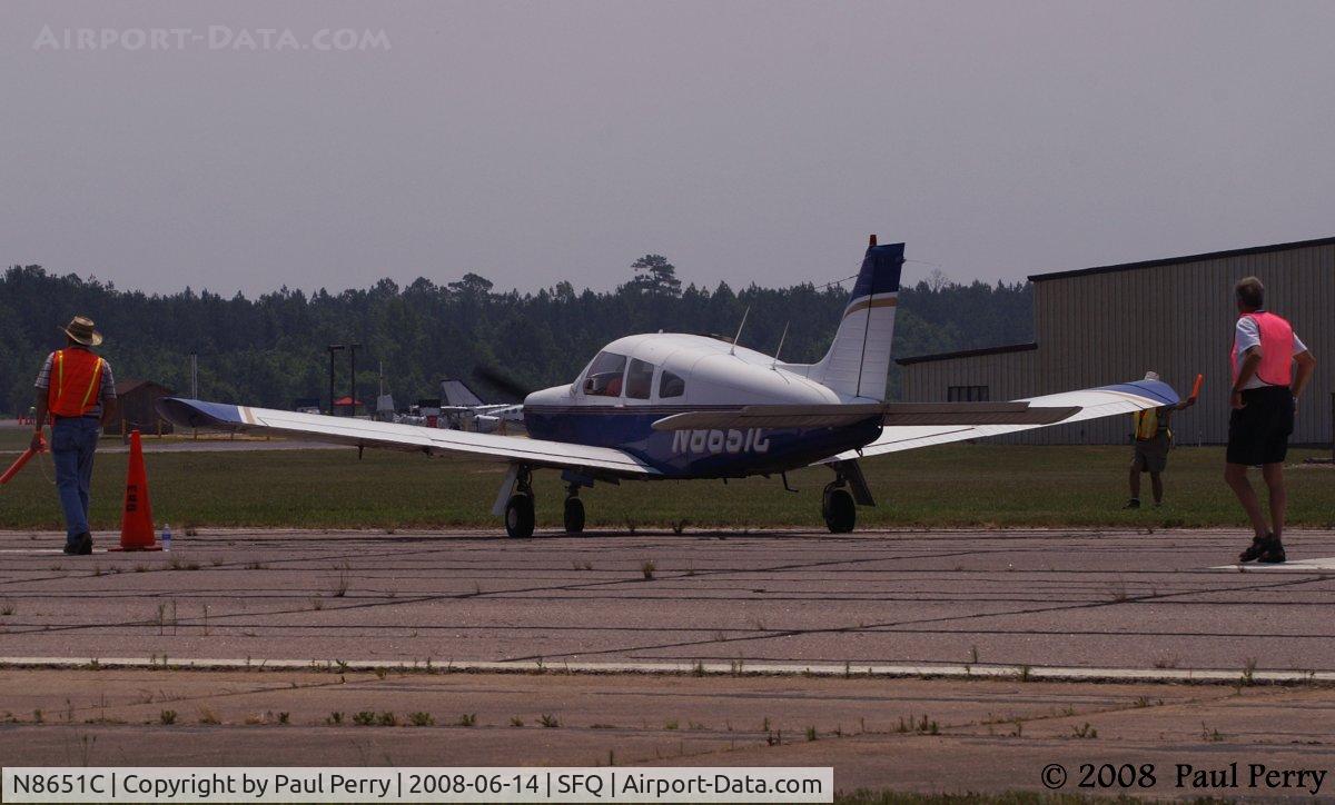 N8651C, 1976 Piper PA-28R-200 C/N 28R-7635170, Marshalling out