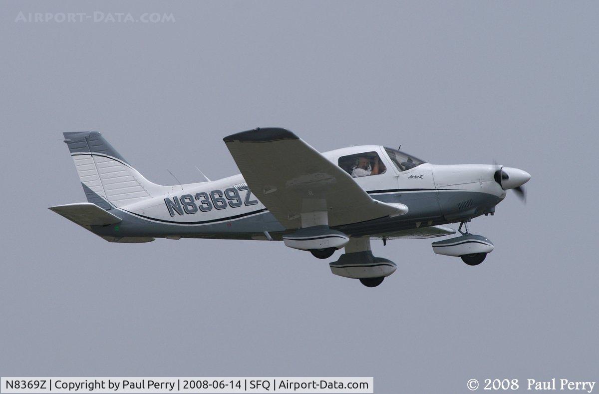 N8369Z, 1981 Piper PA-28-181 C/N 28-8190213, Gingerly winging on out