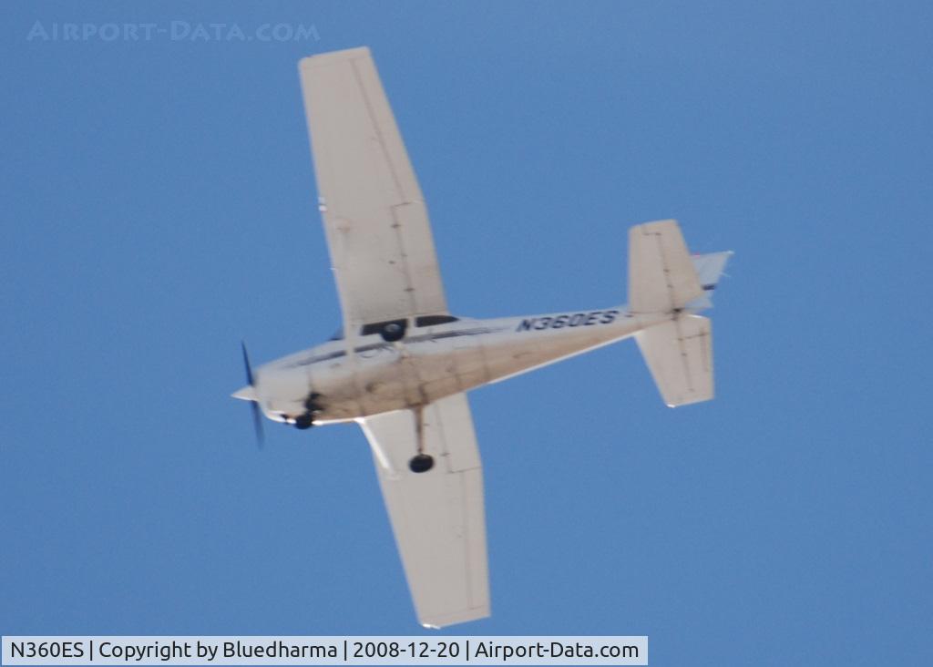 N360ES, 1997 Cessna 172R C/N 17280010, Flying South of Littleton Colorado.