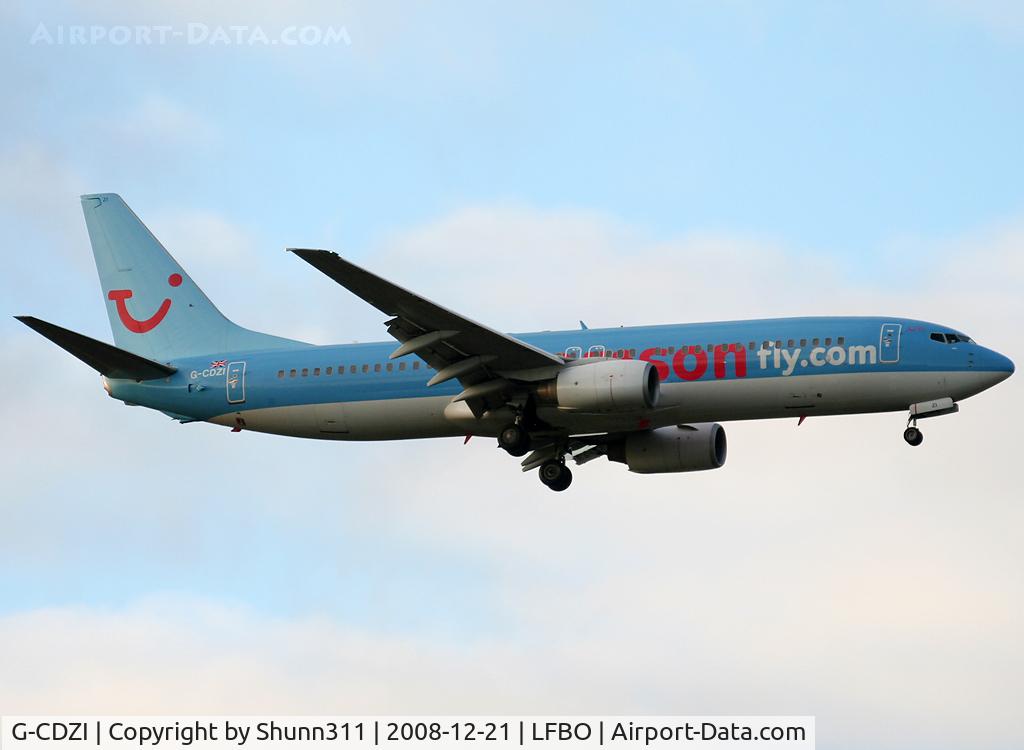 G-CDZI, 2000 Boeing 737-804 C/N 28229, Landing rwy 32L