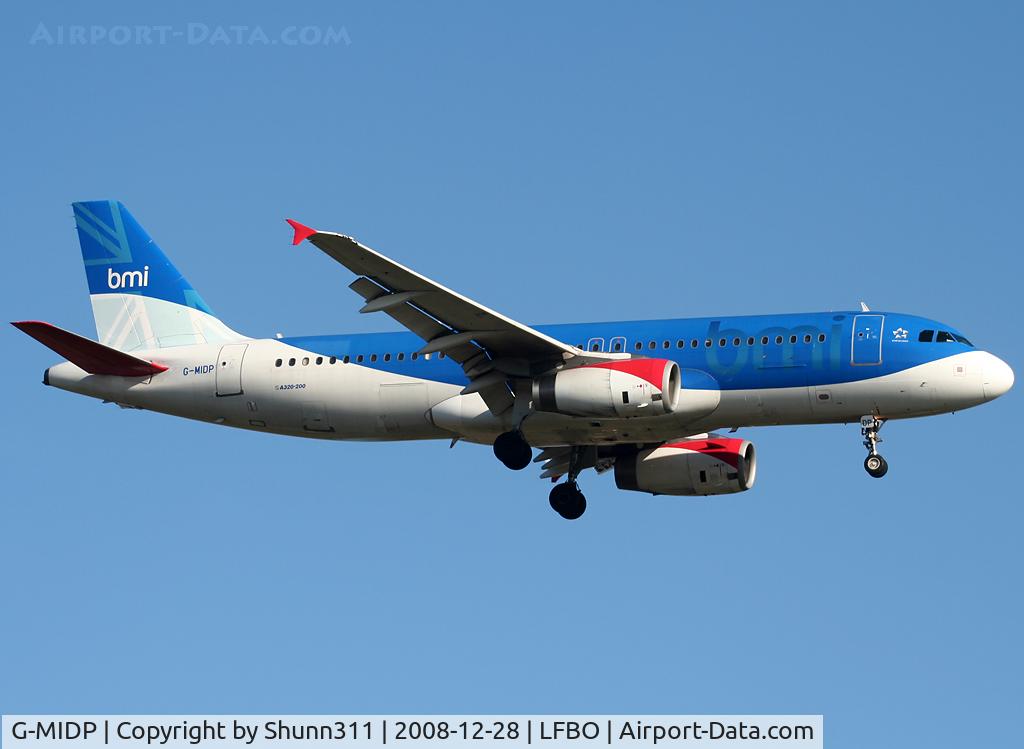 G-MIDP, 2002 Airbus A320-232 C/N 1732, Landing rwy 14R