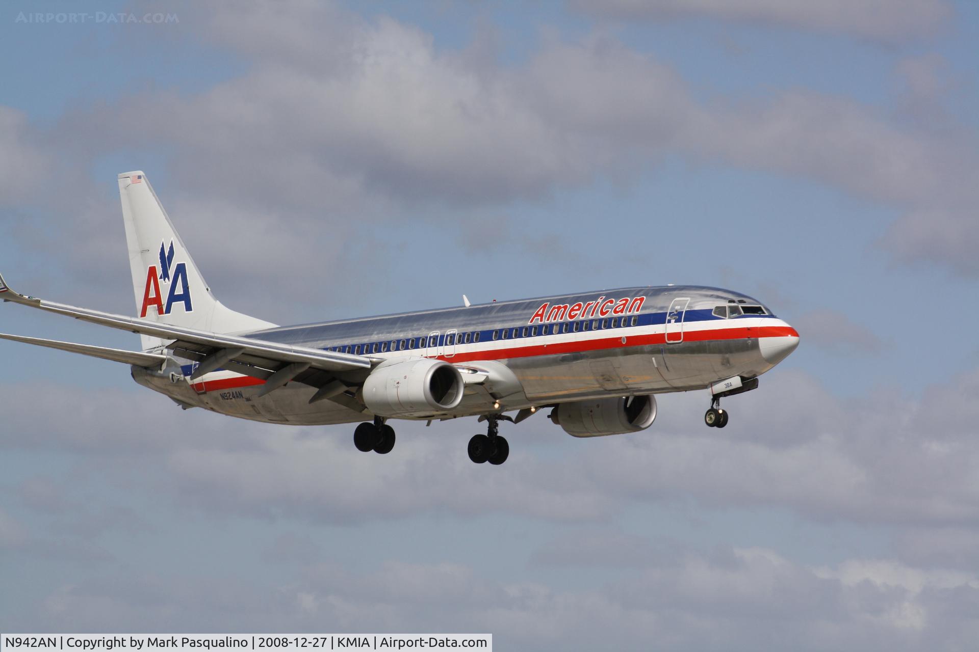 N942AN, 2000 Boeing 737-823 C/N 30084, Boeing 737-800