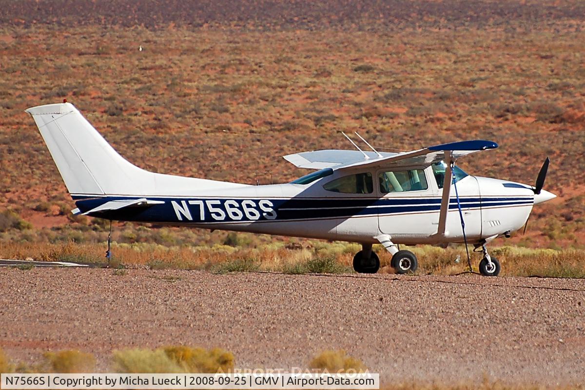 N7566S, 1976 Cessna 182Q Skylane C/N 18265215, At Monument Valley