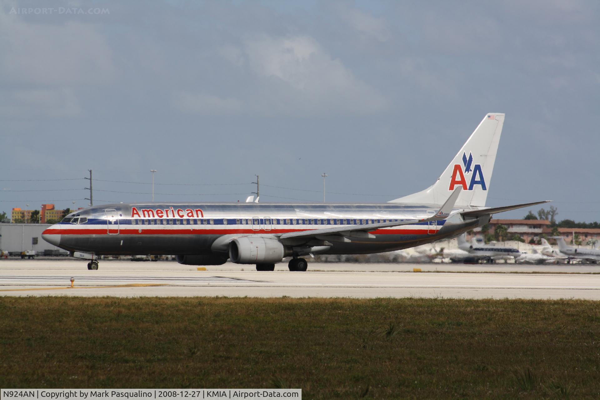 N924AN, 1999 Boeing 737-823 C/N 29525, Boeing 737-800