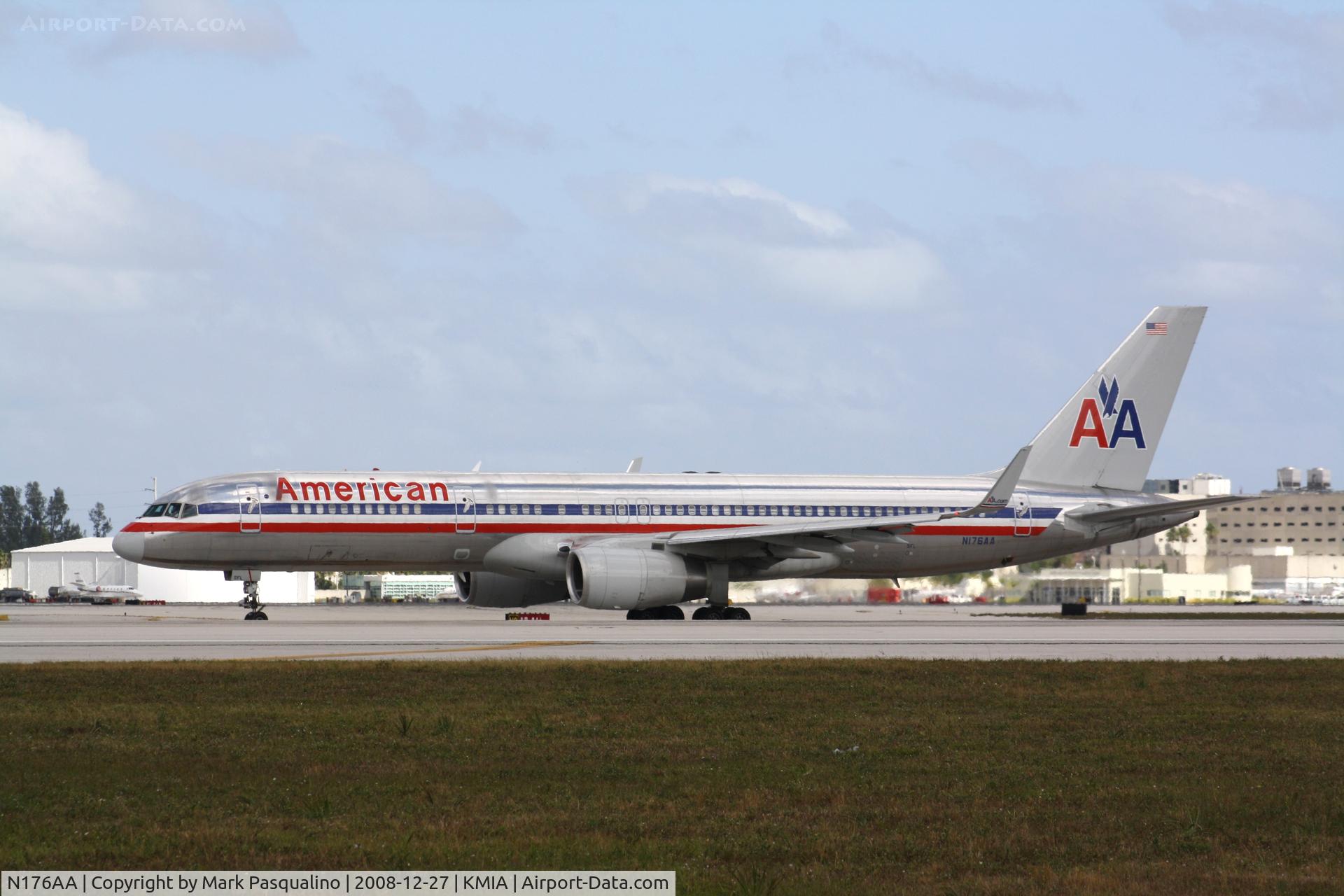 N176AA, 2001 Boeing 757-223 C/N 32395/994, Boeing 757-200
