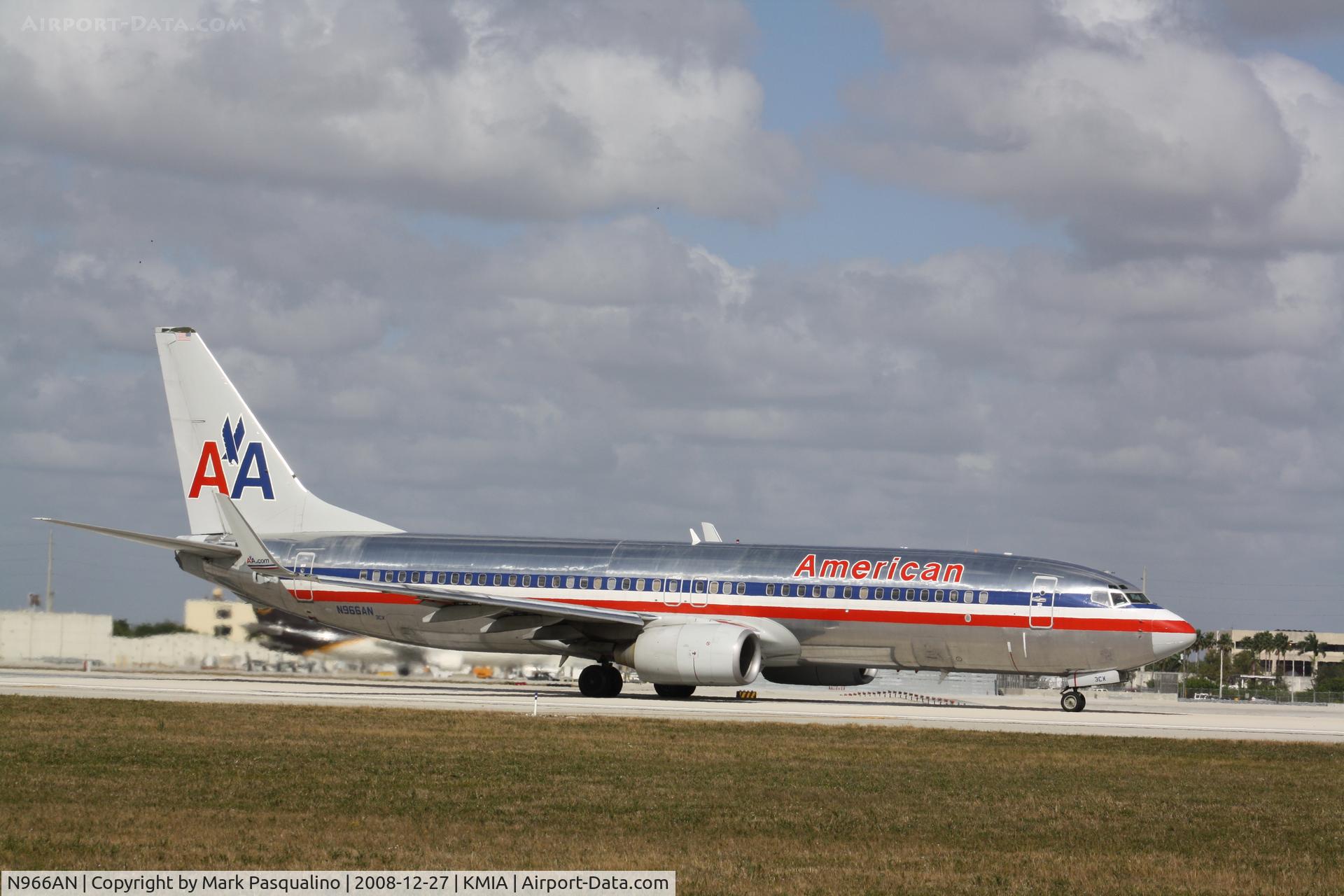 N966AN, 2001 Boeing 737-823 C/N 30094, Boeing 737-800