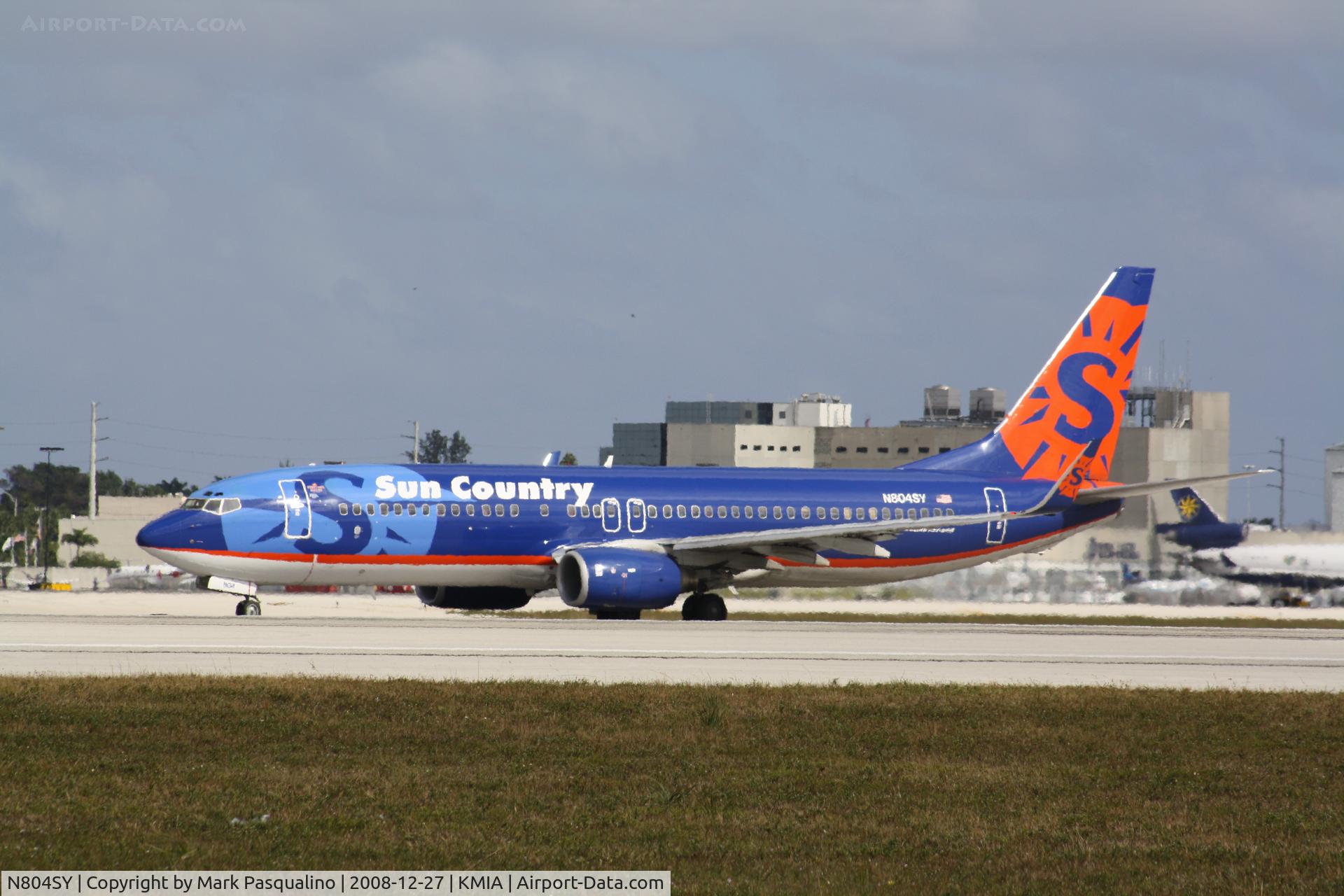 N804SY, 2001 Boeing 737-8Q8 C/N 30689, Boeing 737-800