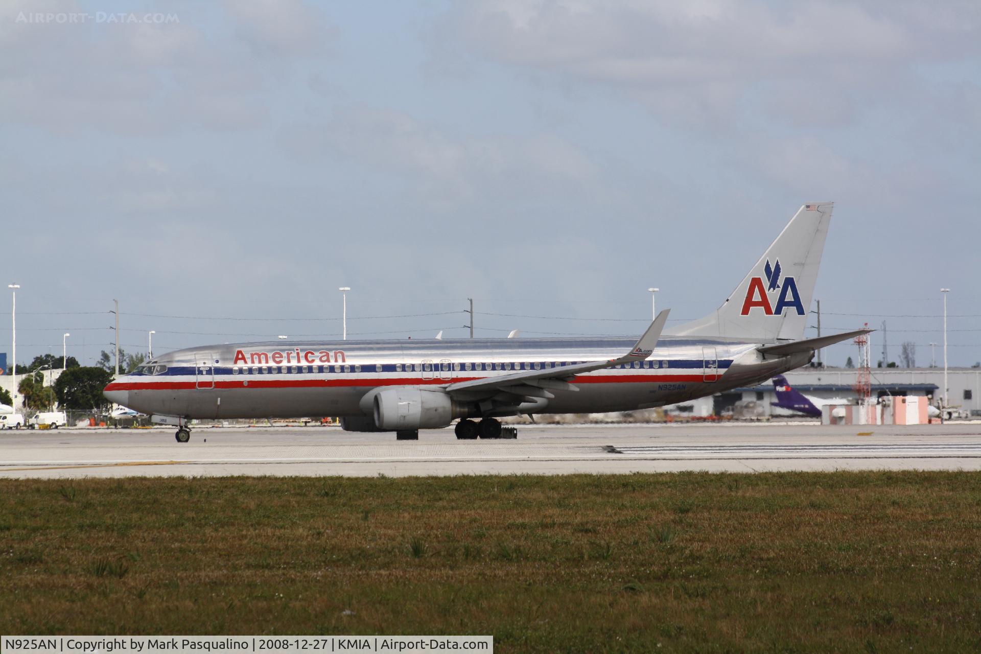 N925AN, 1999 Boeing 737-823 C/N 29526, Boeing 737-800